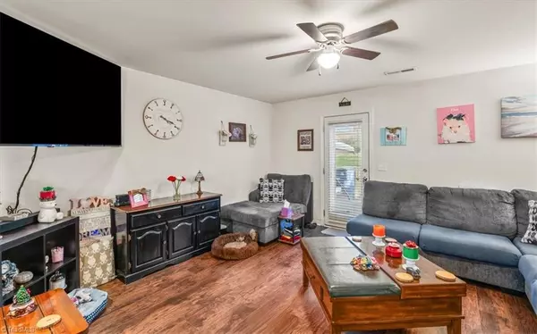 Kernersville, NC 27284,856 Federal Hall LN