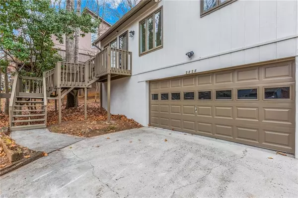 Winston-salem, NC 27103,2625 Merry Oaks TRL