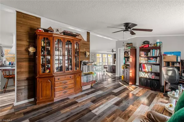 Lexington, NC 27292,305 Whispering Oaks DR