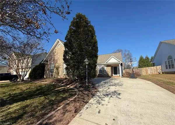 Winston-salem, NC 27107,3765 Field Sedge DR