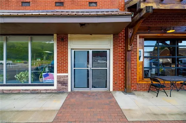 304 S Jefferson AVE, West Jefferson, NC 28694