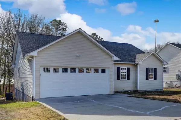 Pfafftown, NC 27040,4572 Bottoms Rock LN