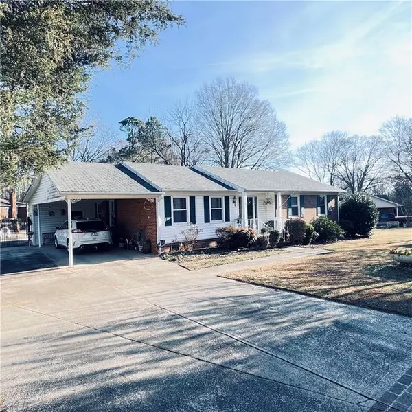 1901 Alderwood DR, Greensboro, NC 27409