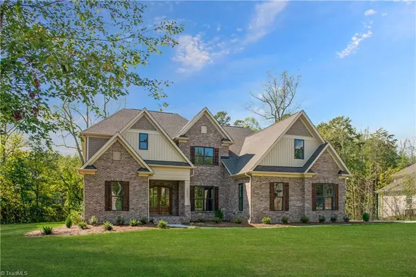 8211 Pyramid DR, Summerfield, NC 27358