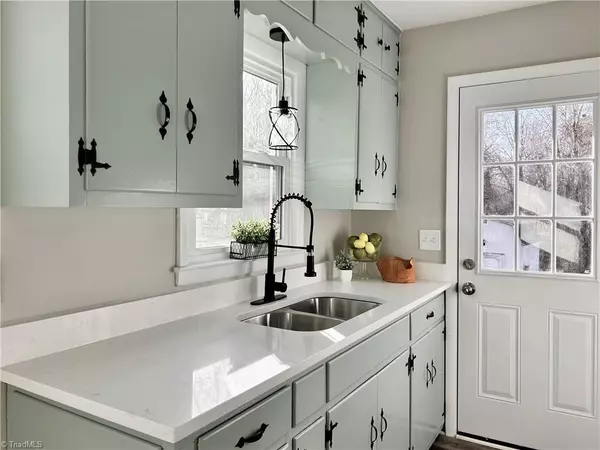 5026 Harvey RD, Jamestown, NC 27282