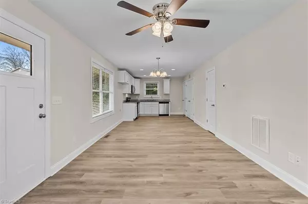 Winston-salem, NC 27107,911 Cassell ST