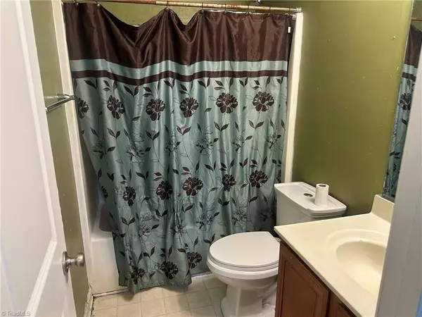 Greensboro, NC 27405,2010 Blue Rock CT