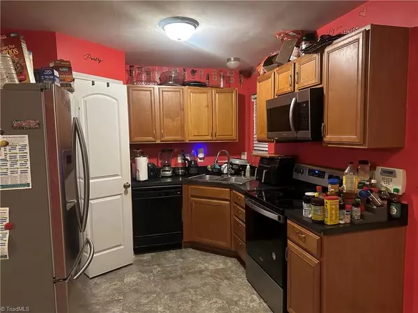 Greensboro, NC 27405,2010 Blue Rock CT