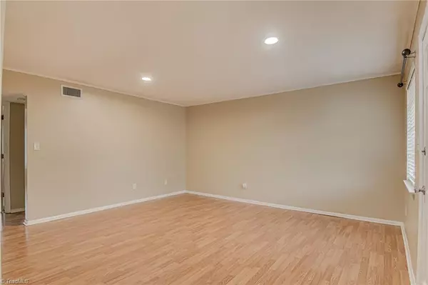 Winston-salem, NC 27104,3830 Country Club RD #H