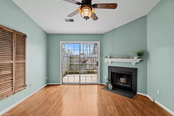 Greensboro, NC 27409,814 Guilford College RD #129