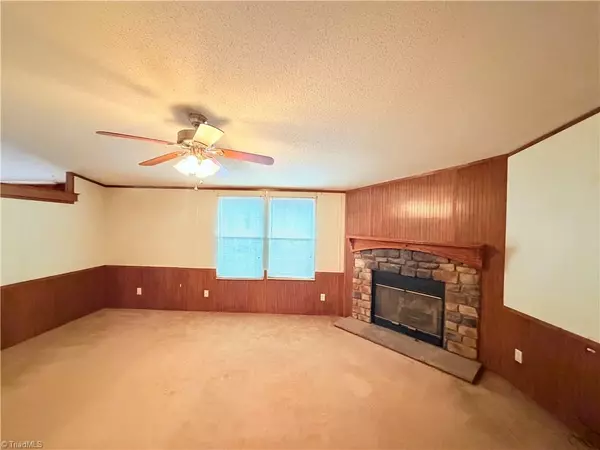 Haw River, NC 27258,4939 Nature LN