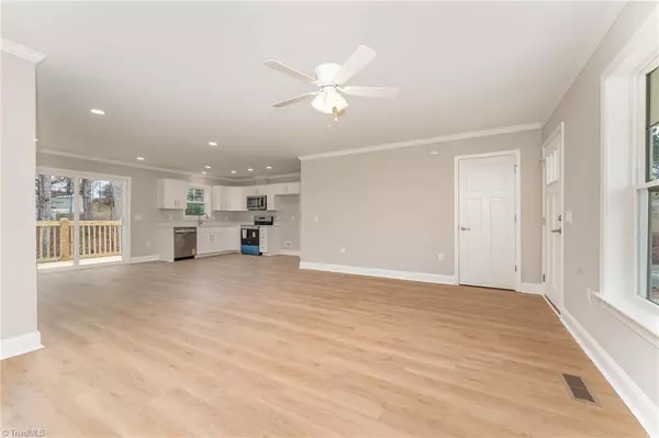 Elkin, NC 28621,122 Lake ST