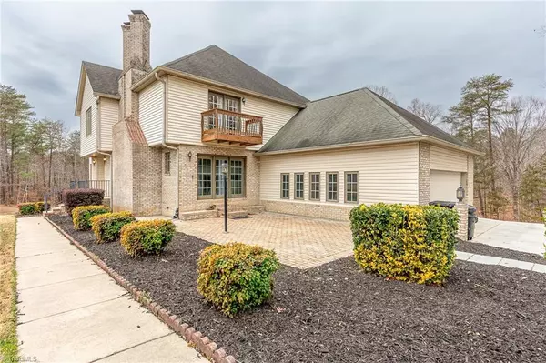 900 Warren Farm RD, Walnut Cove, NC 27052