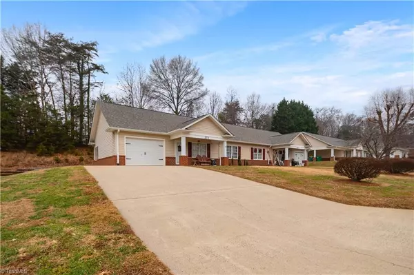 Pilot Mountain, NC 27041,273 S Boyles ST