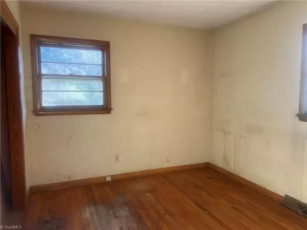 Reidsville, NC 27320,180 Cedar LN