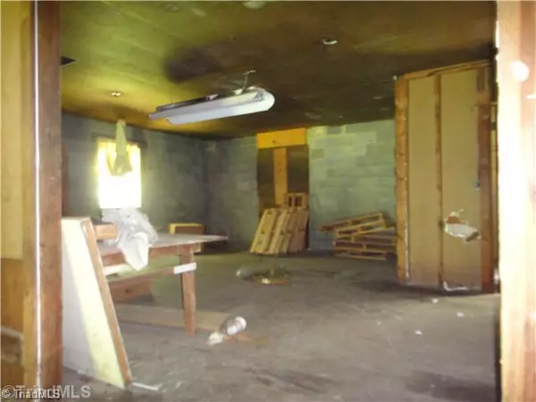 Madison, NC 27025,319 Poe