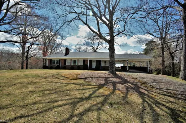 5290 Balsom RD, Pfafftown, NC 27040