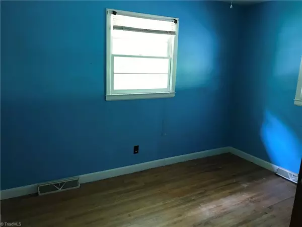 High Point, NC 27263,1704 Deborah AVE