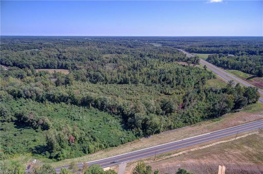 Summerfield, NC 27358,5366 #A Bunch RD