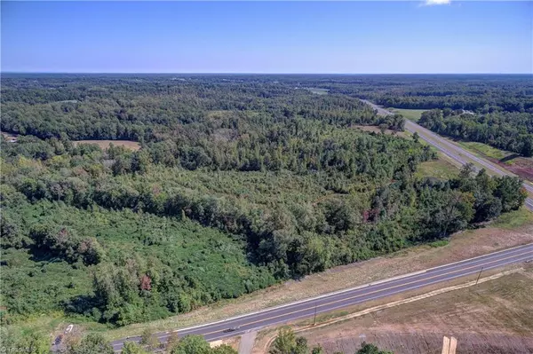 5366 #A Bunch RD, Summerfield, NC 27358