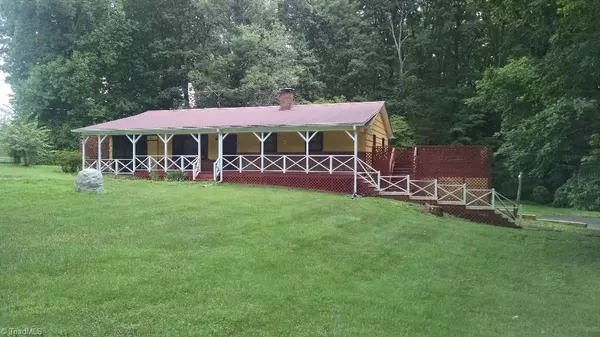 4312 Wyo RD, Yadkinville, NC 27055