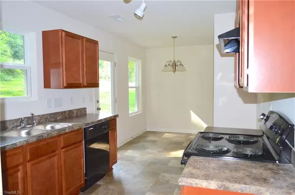 Snow Camp, NC 27349,5223 Merlin DR