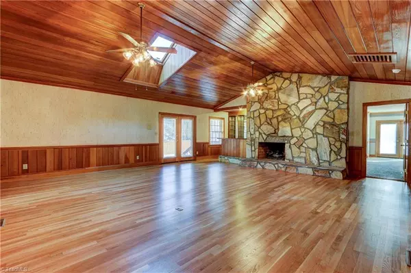 Summerfield, NC 27358,761 Hudson RD