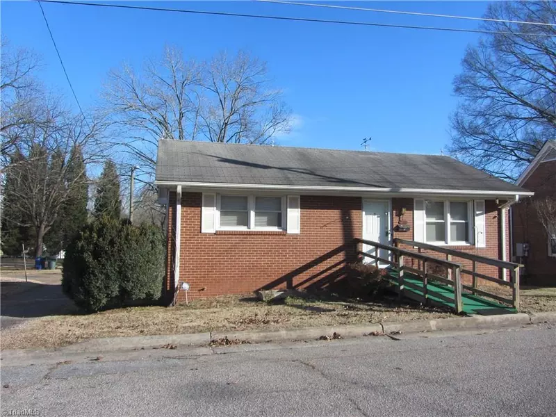 302 S 3rd AVE, Mayodan, NC 27027