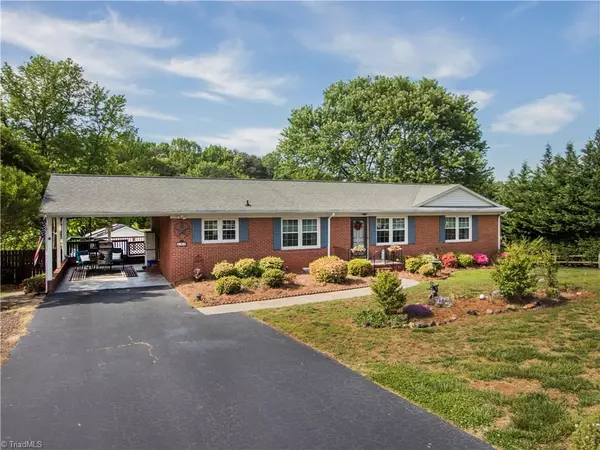 Kernersville, NC 27284,207 Beaucrest RD