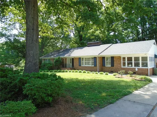 1003 Oakcrest DR, Reidsville, NC 27320