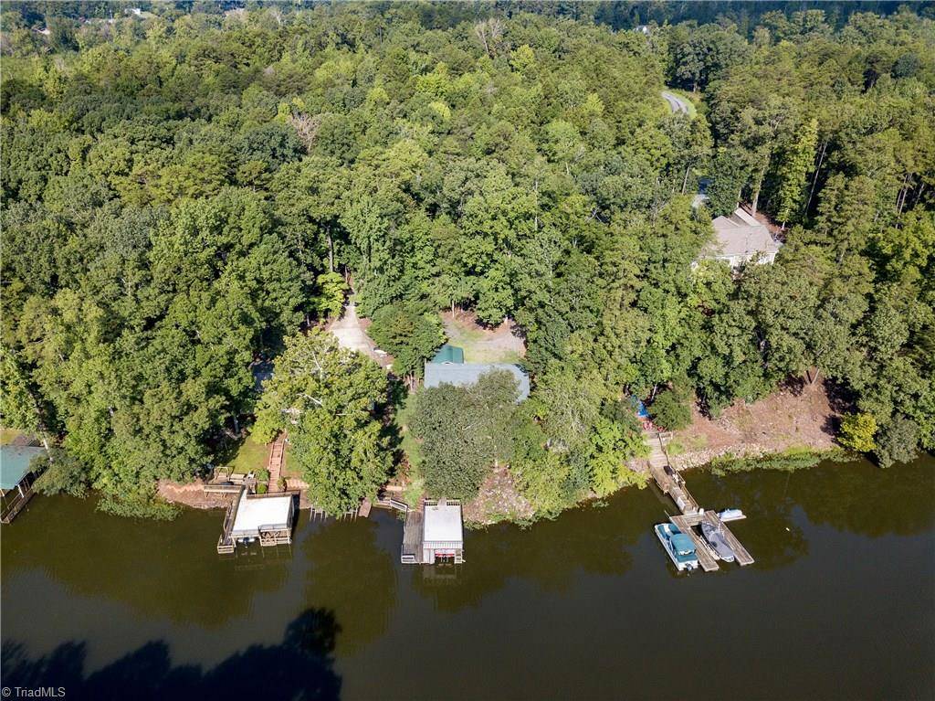 256 Shoreline DR, New London, NC 28127