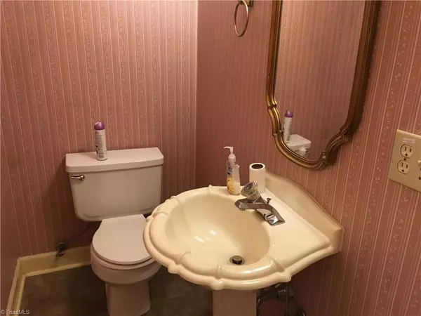 Kernersville, NC 27284,325 S Cherry ST