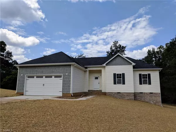 7717 Summit Landing DR, Browns Summit, NC 27214