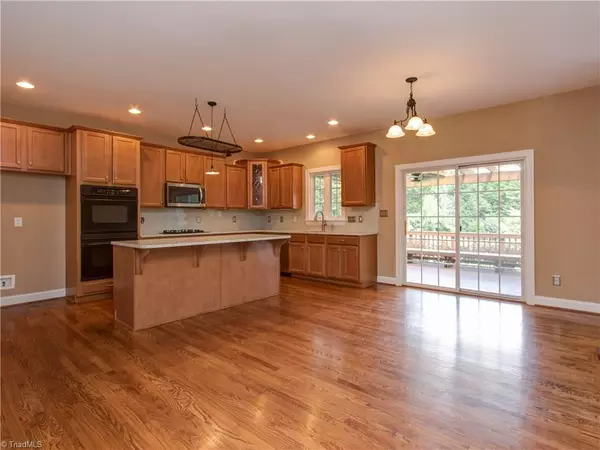 Oak Ridge, NC 27310,8004 Ives DR