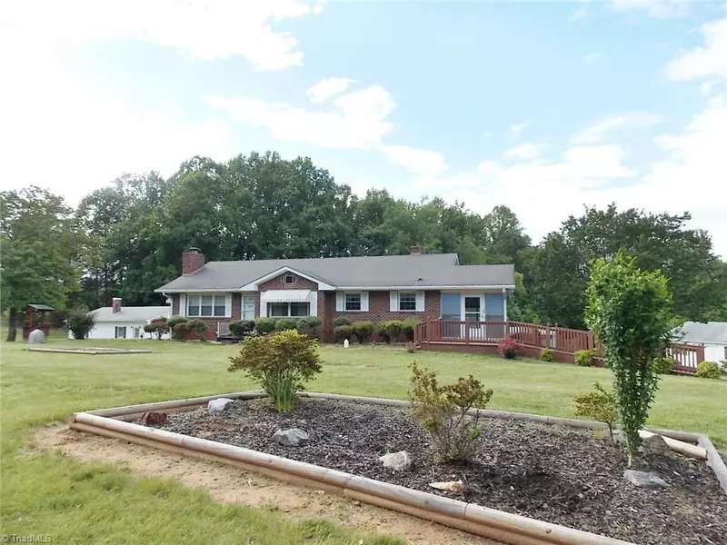 2500 Ireland RD, Yadkinville, NC 27055