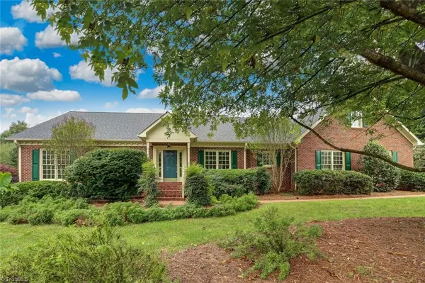 6029 Great Oaks DR, Summerfield, NC 27358