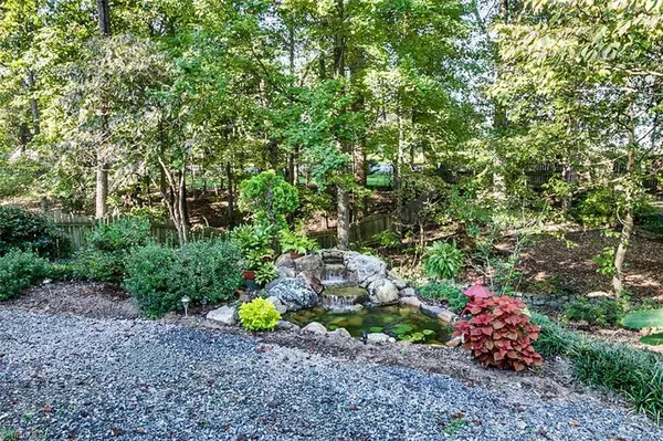 Kernersville, NC 27284,5305 Shaddowfax DR