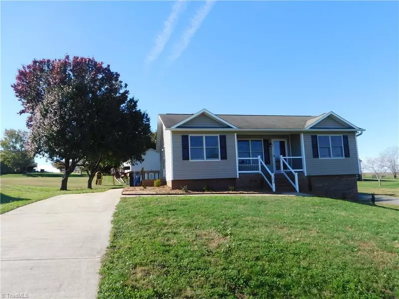 204 Pierce LN, Yadkinville, NC 27055