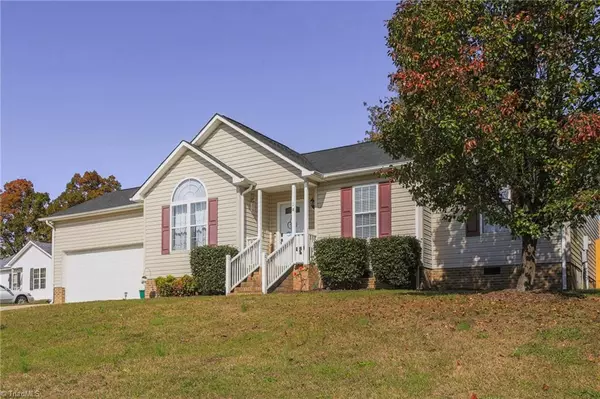 14 Deer Field CT, Thomasville, NC 27360