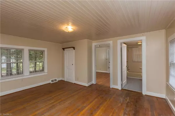 Kernersville, NC 27284,5933 Hedgecock RD