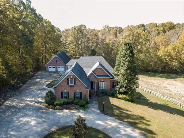 194 Rabbit Field LN, Advance, NC 27006