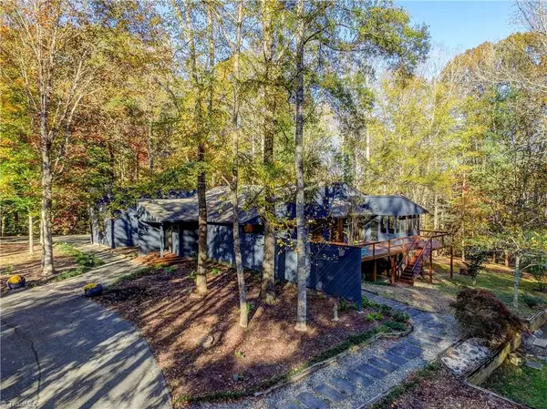 6800 Bronco LN, Summerfield, NC 27358