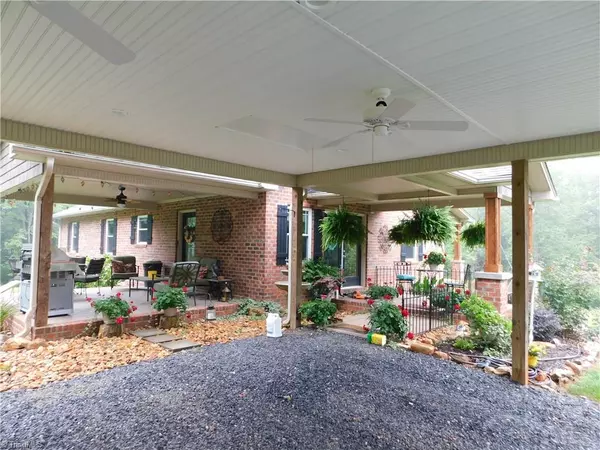 Ararat, NC 27007,156 Grace WAY