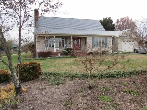 King, NC 27021,902 Mountainview RD