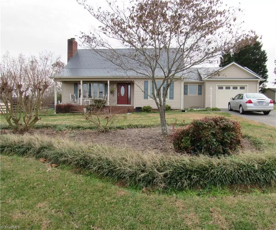 King, NC 27021,902 Mountainview RD