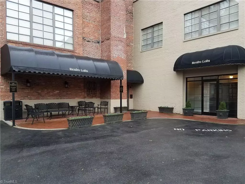 Mount Airy, NC 27030,165 Virginia ST #201