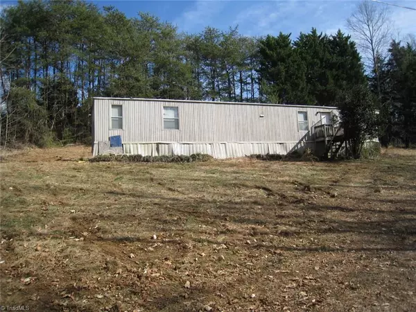 1401 Carson RD, Pilot Mountain, NC 27041