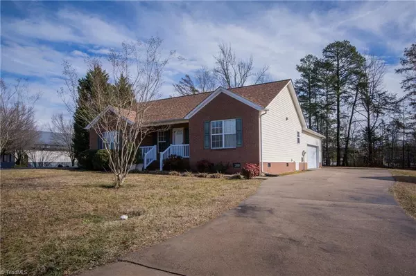 Thomasville, NC 27360,111 Pineywood ST