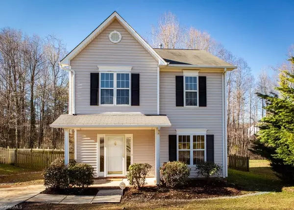 5201 Carriage Woods DR, Browns Summit, NC 27214