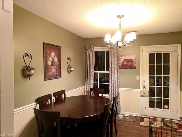 King, NC 27021,1564 Twin Oaks DR